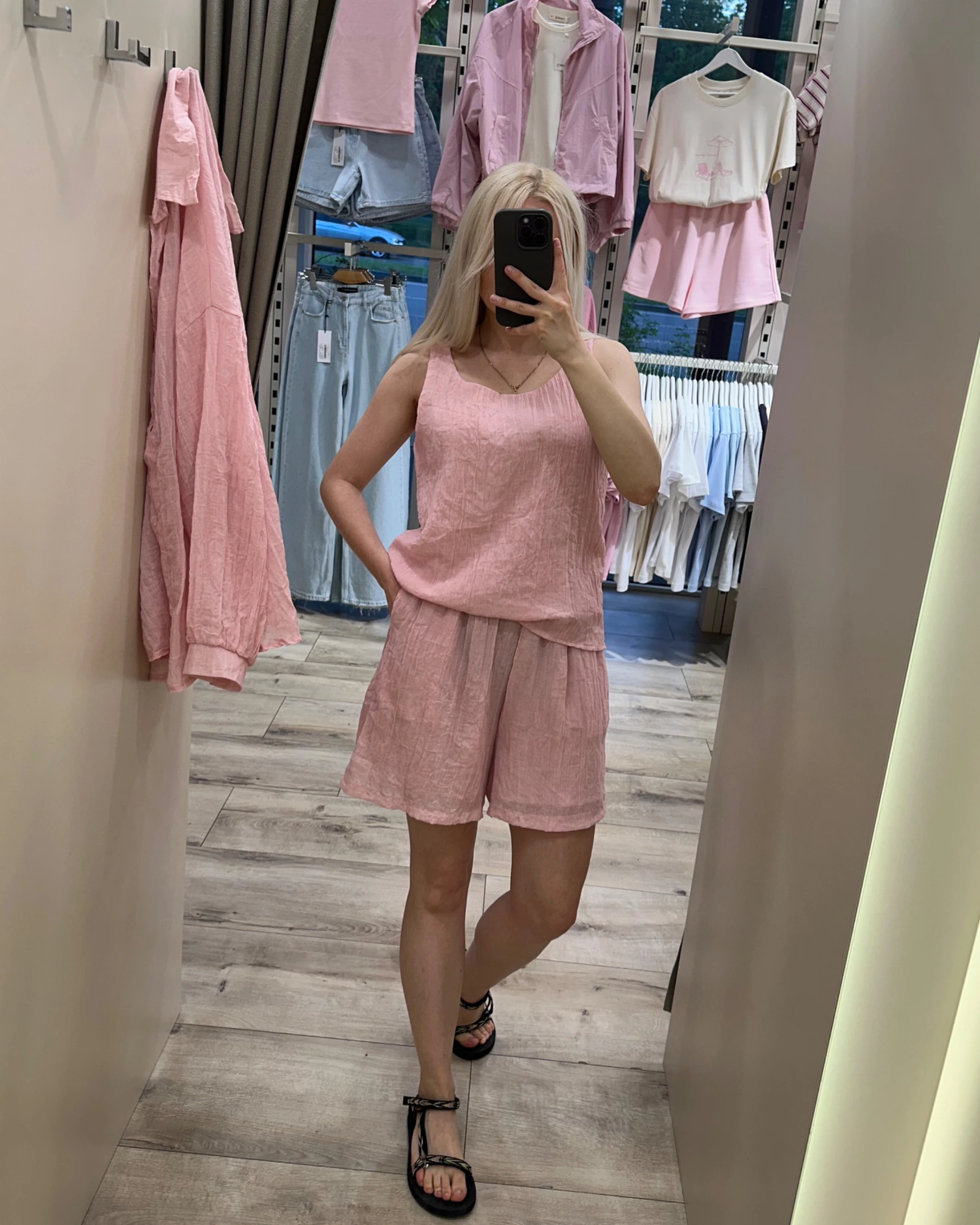 Костюм трійка в рожевому кольорі - зображення 4