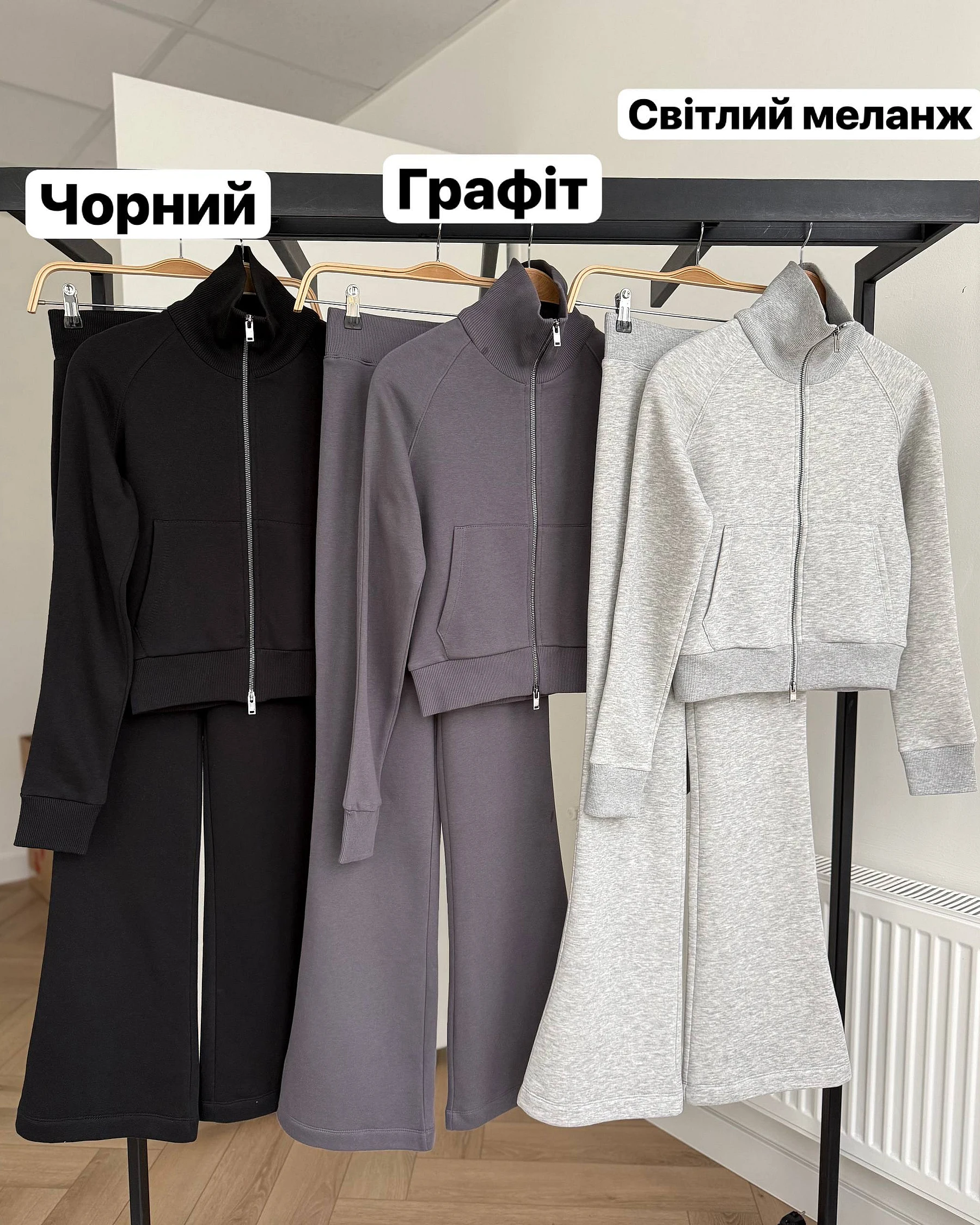 Костюм утеплений в темно-синьому кольорі - зображення 2