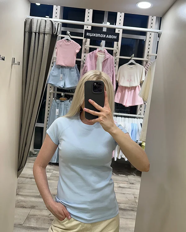 Футболка блакитний