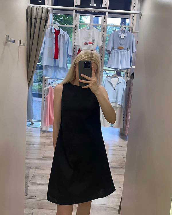 Чорна сукня з льону